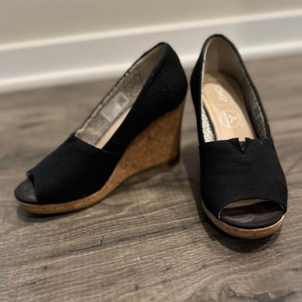 Womens Toms Wedge Heel - Black - Size 6.5